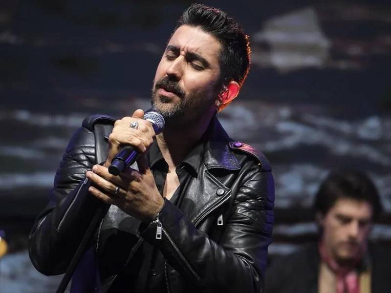 Álex Ubago lanzó ‘Navidad Navidad’, versión de uno de los villancicos más clásicos.