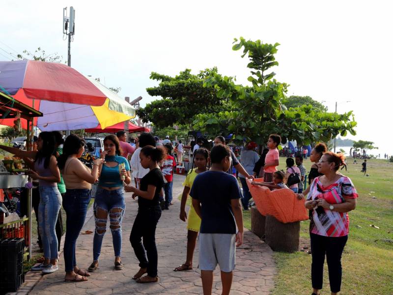 El Paseo de los Ceibeños es uno de los sitios más visitados en La Ceiba, ya que se programan conciertos musicales y activaciones.