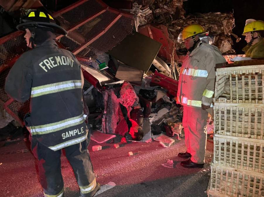Rastra sin frenos choca contra caseta de peaje en Santa Cruz de Yojoa; el conductor murió (Fotos)