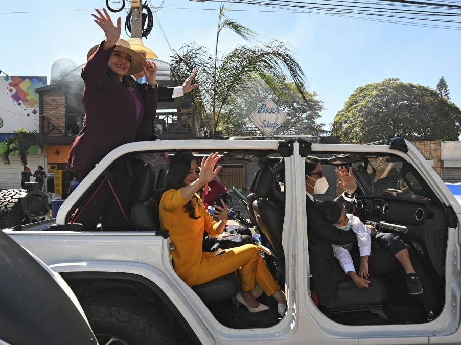 La pareja presidencial llegó al Estadio Nacional acompañados por sus cuatro hijos y algunos de sus nietos.