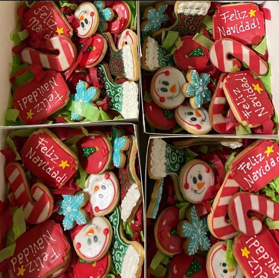 En cuanto a las ideas de regalos originales, en esta temporada destacan las galletas personalizadas. La emprendedora hondureña Hillary Funez muestra algunas de las galletas que más se venden en esta épóca.