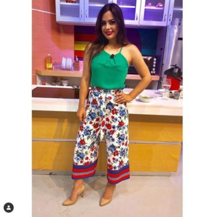 Cuenta con un blog personal en donde da tips de belleza.