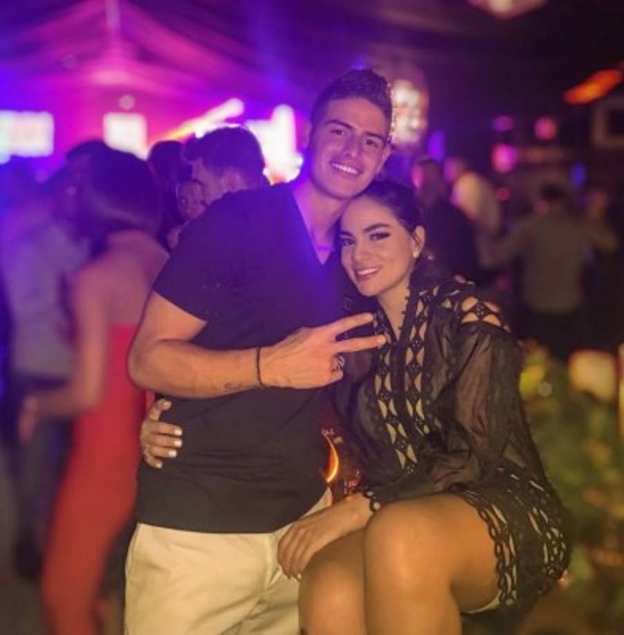 La nueva relación de Cristian Castro casi dos año después de su matrimonio con Carol Victoria Urbán, el que terminó durante su luna de miel, ese fue su tercer divorcio.