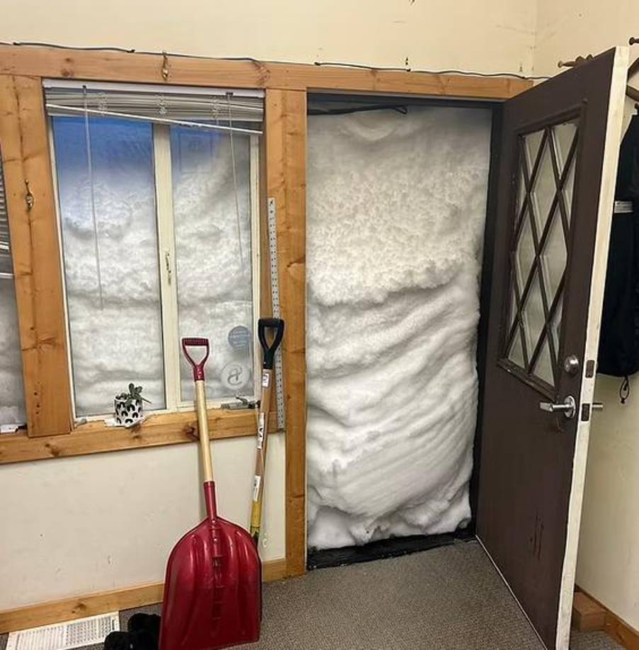 Varios trabajadores de parques nacionales afirmaron estar atrapados por las fuertes nevadas.