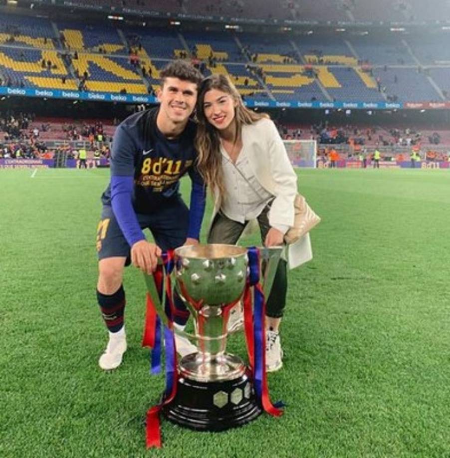 El joven Aleña junto a su bella novia Ingrid Gaixas. El jugador del Barcelona cuenta con una belleza a su lado.