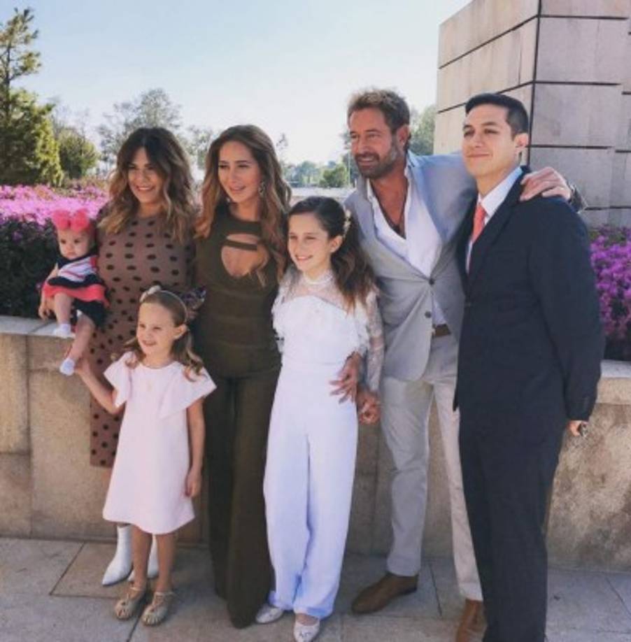 Desde que Bazán y Soto se separaron entre dimes y diretes que involucraban el supuesto affair del actor con Irina Baeva, la expareja no había vuelto a ver junta en ninguna fotografía hasta el día de ayer. <br/><br/>Ambos lograron separar las rencillas personales y mostrar una de sus mejores facetas en la vida, la de ser excelentes padres.<br/><br/>