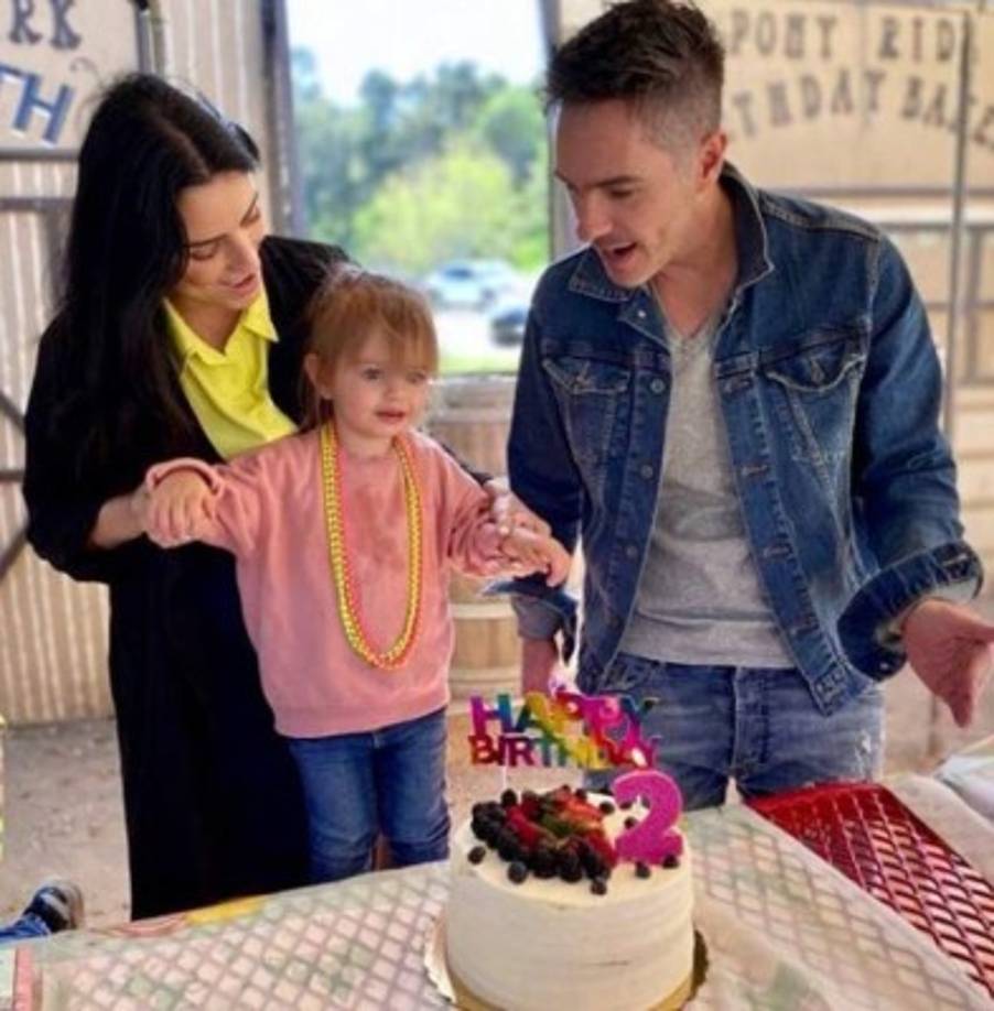 Hace menos de 15 días colgaron imágenes en Instagram del cumpleaños número 2 de la pequeña Kailani, Ochmann y Derbez se mostraron juntos y felices.