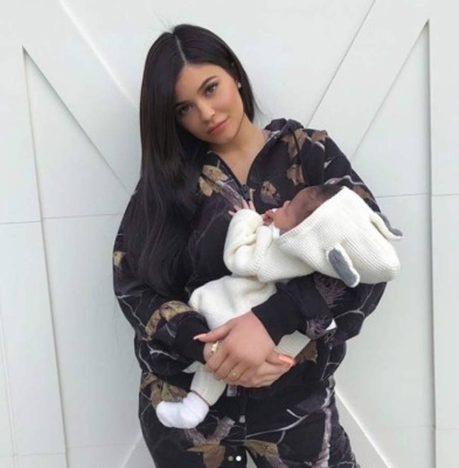 Kylie Jenner: La menor del clan Kardashian-Jenner sorprendió a sus seguidores en febrero pasado cuando anunció el nacimiento de su primera hija, Stormi, tras mantener en secreto su embarazo.
