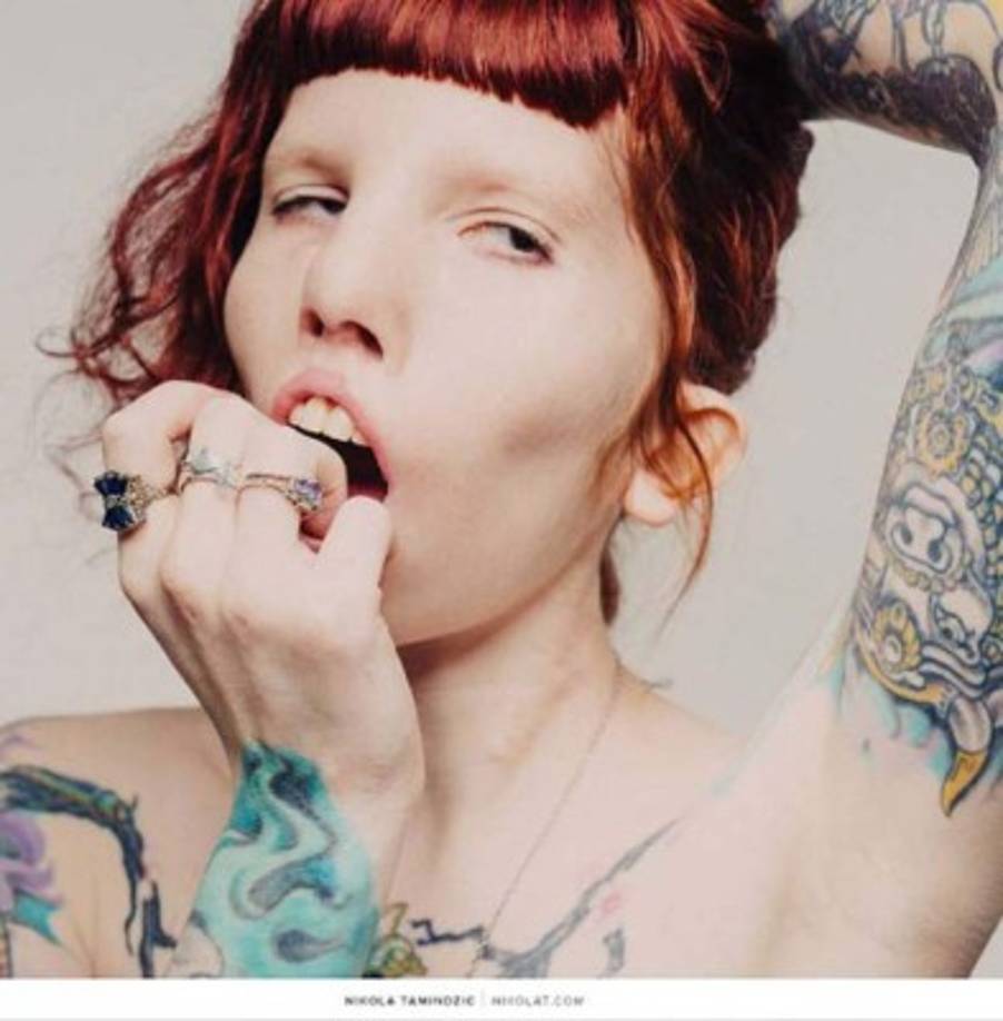 Las imágenes de la joven, compartidas en su cuenta de Instagram, llegaron a ojos de la revista V Magazine, que la invitó a protagonizar una sesión de fotos de marcas de renombre.