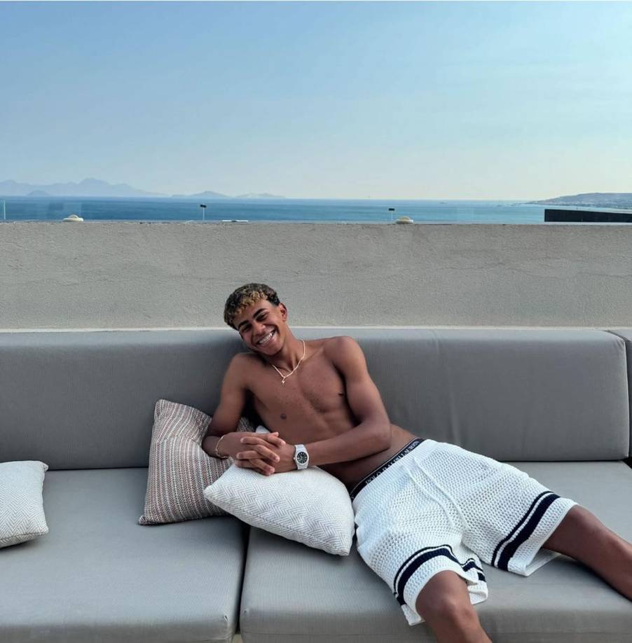 A pesar de que no han subido ninguna fotografía en la que aparezcan los dos, se sabe que están juntos porque han subido las mismas instantáneas individuales a sus redes sociales.