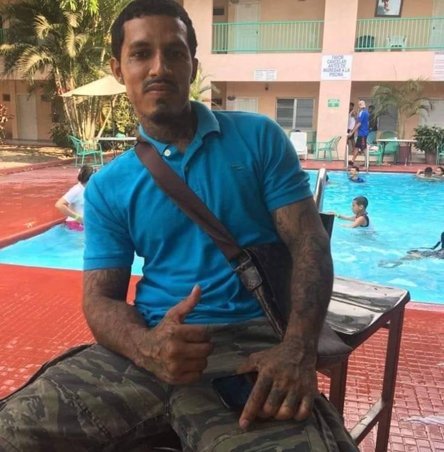 Sus familiares y amigos lamentan su repentina muerte.