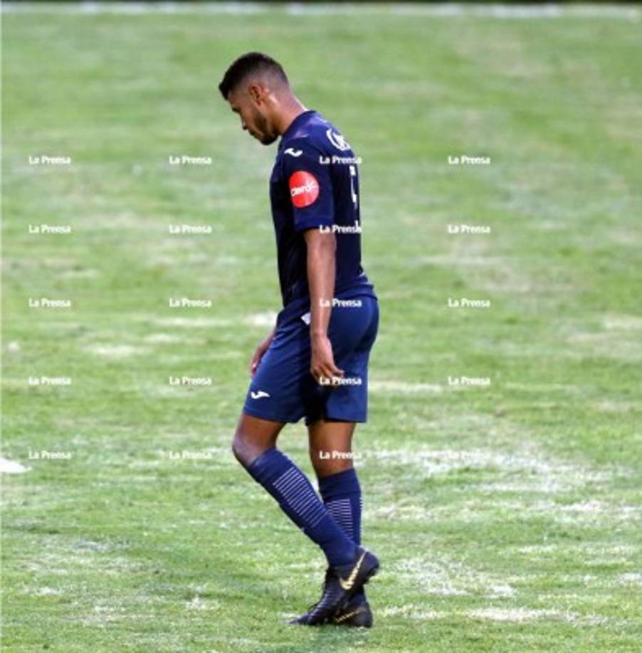 La tristeza de Marcelo Pereira al final del partido por el autogol que marcó que le dio el empate a Olimpia 2-2 ante Motagua.