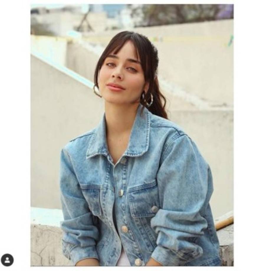 La oportunidad de ser actriz le llegó en 2009 cuando el productor Pedro Damián le dio un pequeño papel en la telenovela Verano de amor, donde interpreta a Ada.