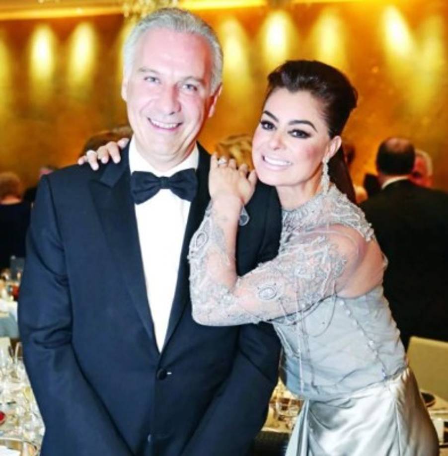 El 31 de marzo del año 2012, tras cuatro años de noviazgo, la pareja se casó antes las leyes mexicanas. <br/><br/>