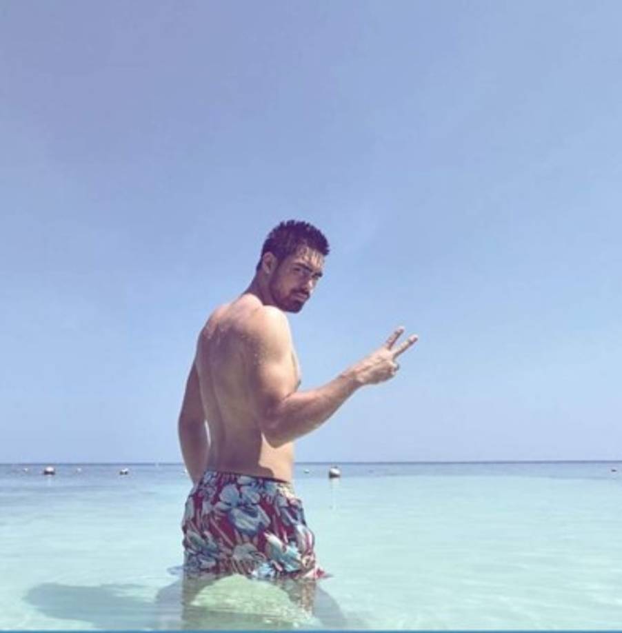 El modelo formó parte en 2017 del programa de variedades musicales filipino 'ASAP', uno de los programas de mayor duración en su país.