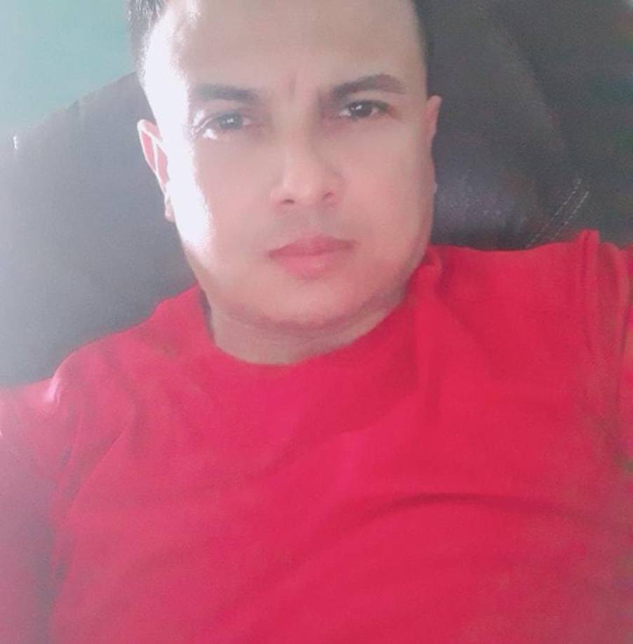 A la orilla de la carretera estaba una rastra parqueada y José Salvador Sánches impactó de frente y murió en el lugar.