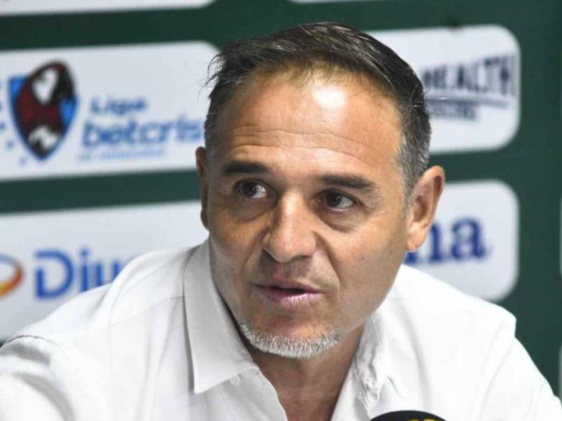 ‘La Tota’ Medina en conferencia de prensa tras su primer triunfo en el Clausura 2024 ante los Lobos de la UPNFM.