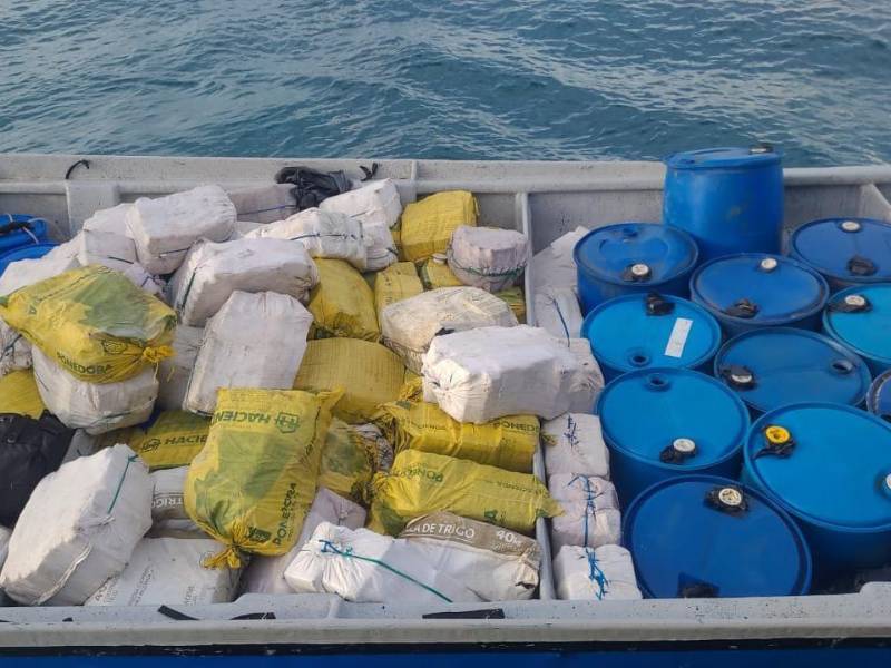 La lancha fue interceptada por miembros de la Fuerza Naval de Honduras.