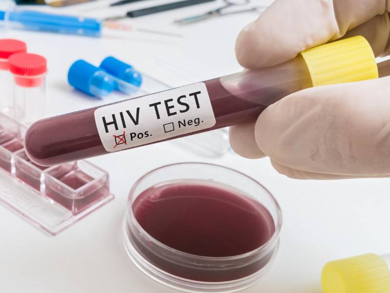 Si bien estos casos de remisión a largo plazo generan esperanzas de que algún día el VIH pueda realmente curarse, el brutal y arriesgado procedimiento de trasplante de médula ósea no es una opción para las millones de personas que viven con el virus en todo el mundo.