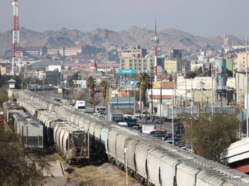 Fotografía muestra a un tren de carga en la frontera con EE.UU. en Ciudad Juárez, Chihuahua (México).