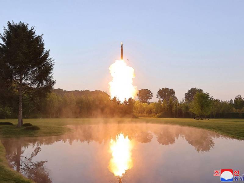 Corea del Norte afirma haber probado la semana pasada con éxito un misil de cabezas múltiples.