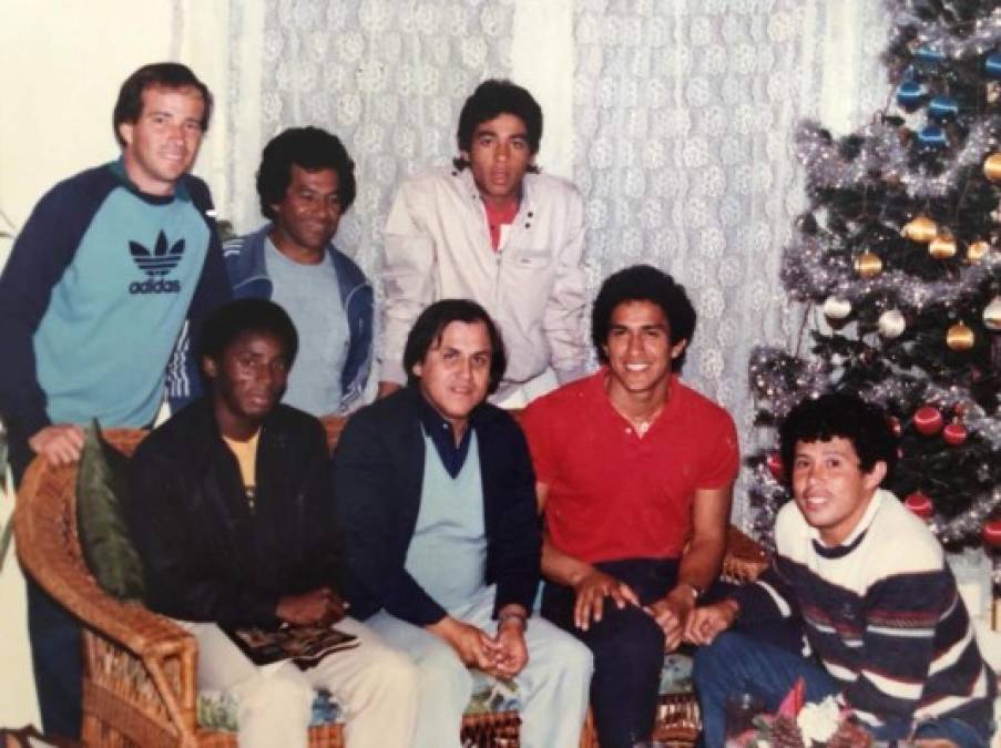 Porfirio Betancourt disfrutando de una Navidad con sus excompañeros de la Selección de Honduras y el entrenador Chelato Uclés (Q.D.E.P).