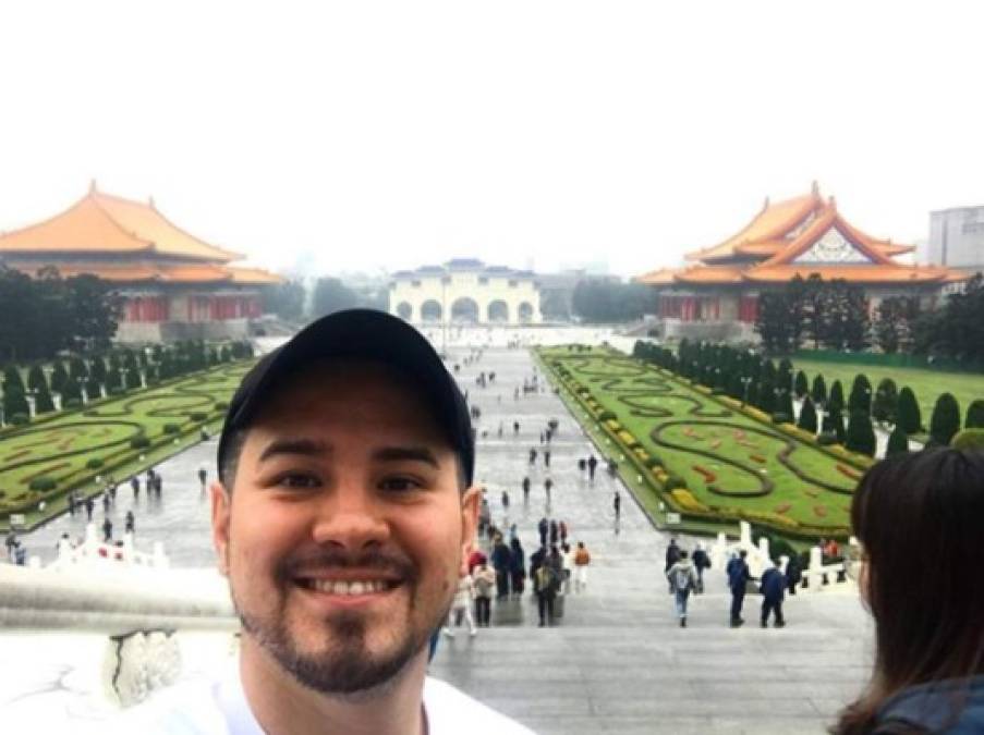 Cashito de 31 años comparte por medio de sus redes sociales, otra de sus pasiones, viajar por el mundo.