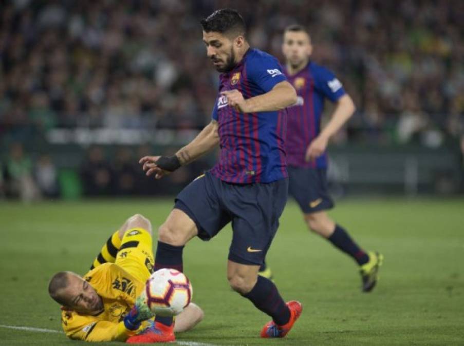 La mala noticia del Barcelona es que Luis Suárez sufre un esguince en el tobillo derecho y será sometido a más pruebas este lunes. El uruguayo podría perderse algunos partidos por lesión.