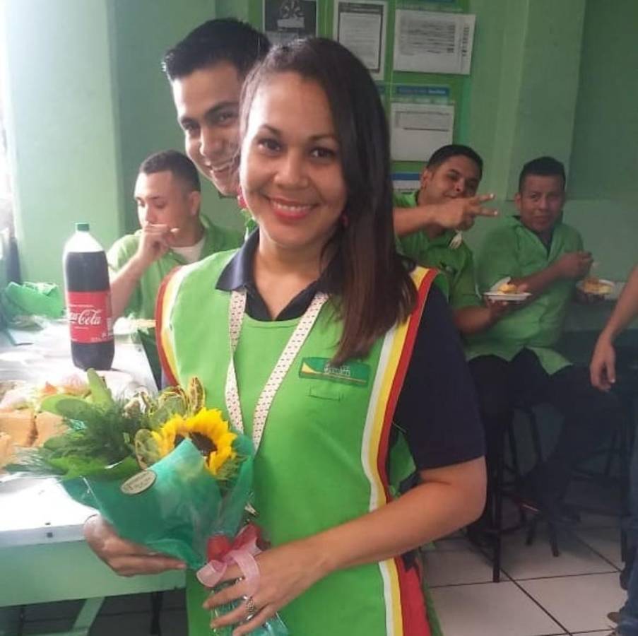 También trabajó como cajera e impulsadora, y afirmó que ningún trabajo desmerita, todos son honrosos.