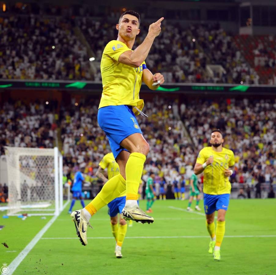 Cristiano Ronaldo realizó su tradicional festejo tras el nuevo gol que marcó de penal.