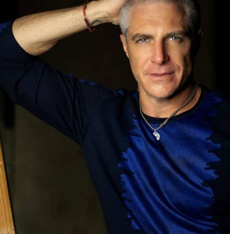 Llegó a Televisa en el 2004 y participó en varias telenovelas como En Tierras Salvajes, La Piloto II, Rubí, La Mexicana y el Güero.