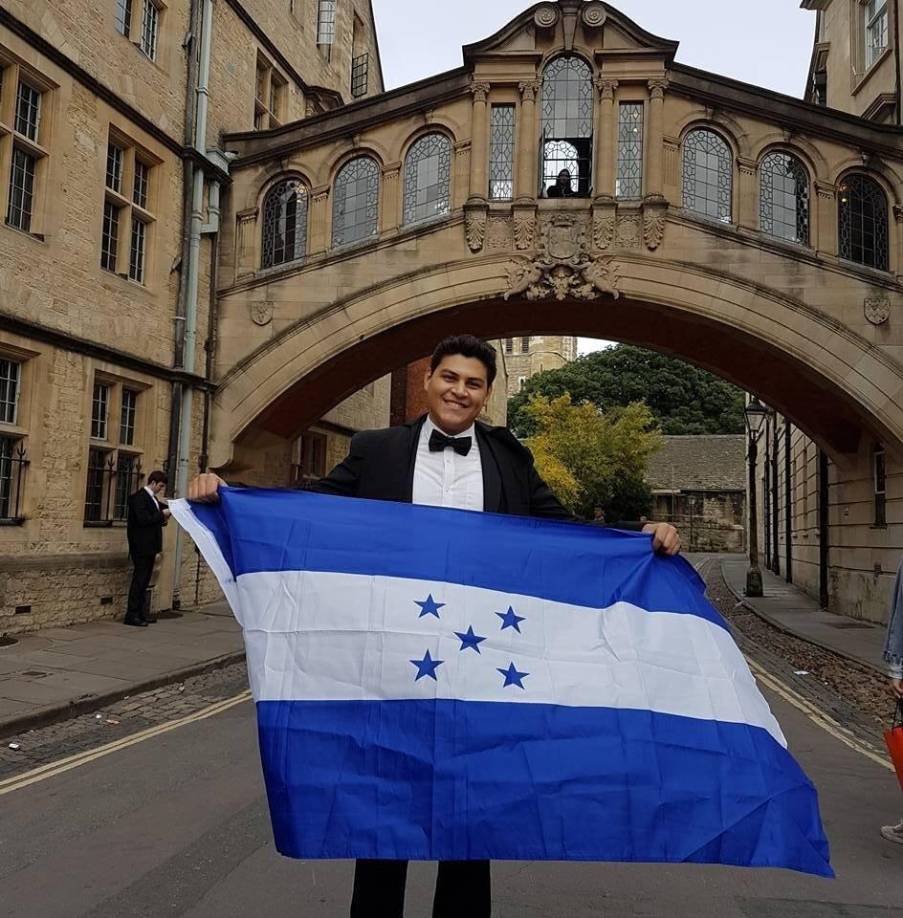 Mientras que el ministro del Servicio de Administración de Rentas (SAR), Marlon Ochoa, contestó: “Aquí nueve millones de personas no pueden invertir, porque las condiciones favorecen a través de privilegios a las grandes empresas, yo y miles de jóvenes quisieran poder invertir, pero las condiciones de monopolio y competencia no lo permiten”.