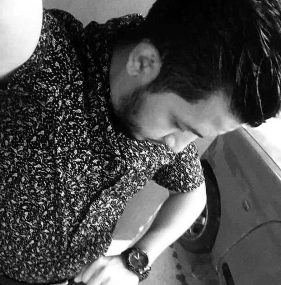 La víctima fue identificada como Marvin Samuel Carballo Portillo (31), quien era marinero y considerado un “muchacho muy tranquilo que con nadie se metía”, de acuerdo con los comentarios de sus amigos.