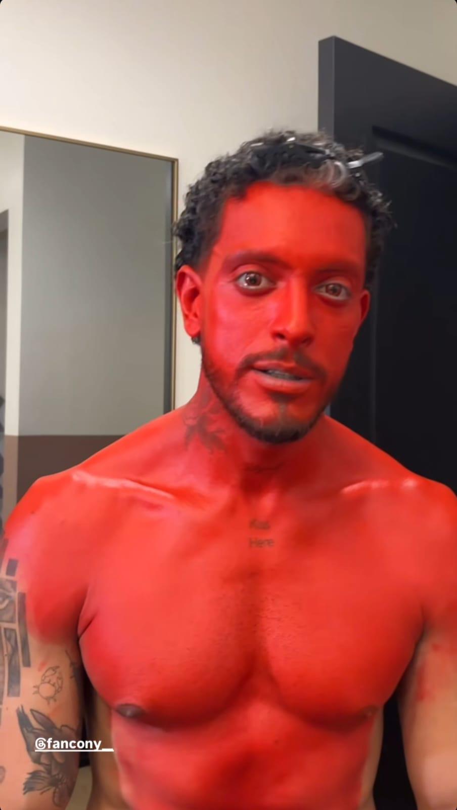 Fancony causa sensación con su disfraz de Halloween en gira por USA