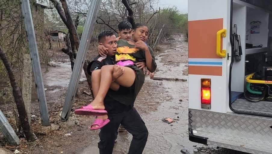 Se derrumba escuela en Comayagua con alumnos en su interior