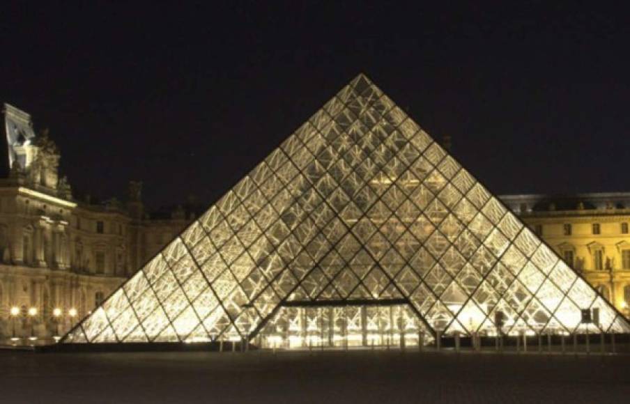 El Louvre fue visitado el año pasado por 9,6 millones de personas. Los visitantes extranjeros representaron el 75 % de ese flujo y, según su propio balance, procedieron principalmente de Estados Unidos, China y países de la Unión Europea (con España, Alemania, Italia y el Reino Unido en cabeza).