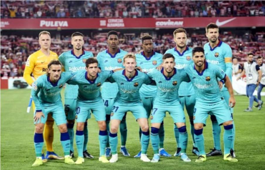 El 11 titular del Barcelona posando antes del juego contra el Granada.