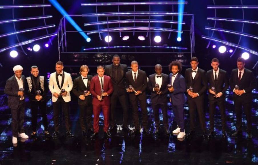 David De Gea; Dani Alves, Raphaël Varane, Sergio Ramos, Marcelo; Luka Modrić, N'Golo Kanté; Eden Hazard, Lionel Messi, Kylian Mbappé y Cristiano Ronaldo, ellos fueron elegidos como el 11 ideal de la Fifa.