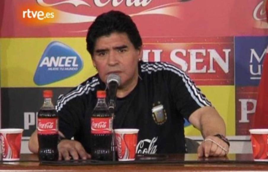 'A los que no creyeron en mí, que la chupen, que la sigan chupando. Ustedes me trataron como me trataron, sigan mamando', dijo Maradona a los periodistas argentinos después de clasificar a la selección albiceleste al Mundial 2010.