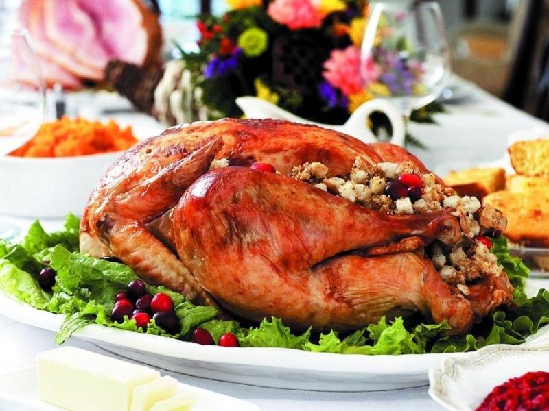 Pavo relleno de carnes mixtas.