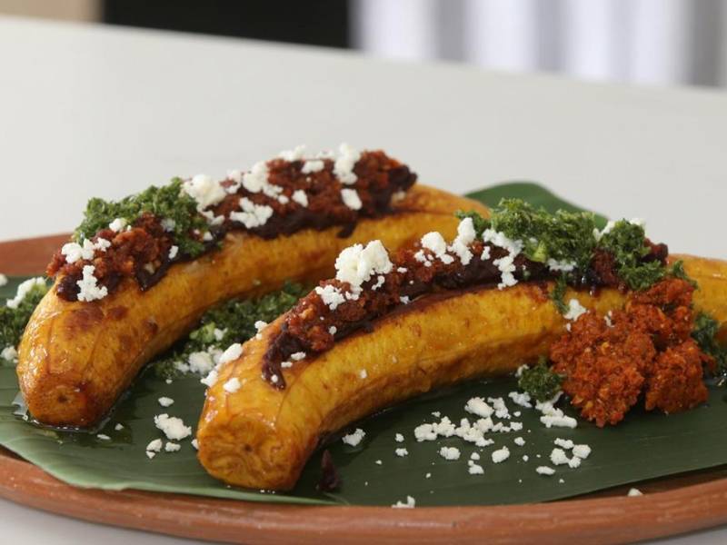 Las canoas de plátano relleno