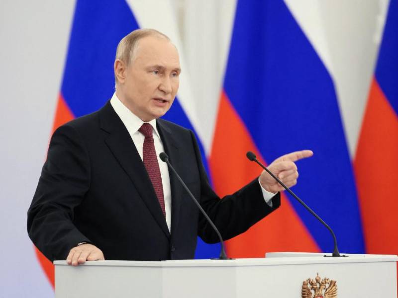 El presidente ruso, Vladimir Putin, da un discurso durante una ceremonia en la que se anexionan formalmente cuatro regiones de Ucrania ocupadas por tropas rusas: Lugansk, Donetsk, Kherson y Zaporizhzhia, en el Kremlin de Moscú.