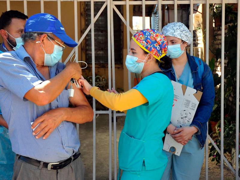 <b><span class=mln_uppercase_mln>salud.</span></b> La Región Metropolitana ha realizado brigadas de vacunación durante todo el año en los barrios y colonias de la ciudad.