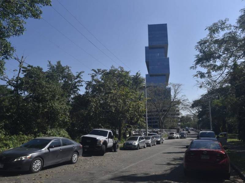 La ciudad contaba solo con algunos edificios verticales altos, pero fue a partir de 2010 que se comenzó a dar una expansión en este tipo de proyectos y en 2015 un mayor despegue en torres de apartamentos y de usos mixtos es decir combinando lo comercial con lo corporativo y ofreciendo espacios para oficinas.