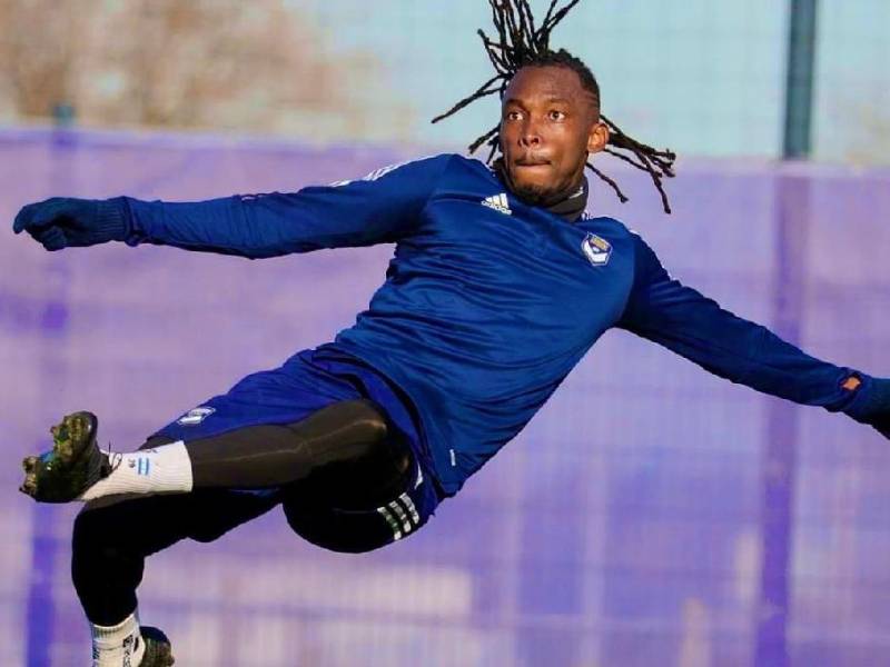 otros clubes que se quieren hacer de los servicios de Elis son: Leeds United, West Ham, Fenerbahce y el Rayo Ballecano.