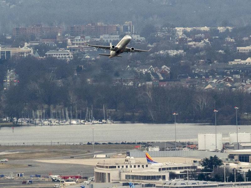 La agencia estadounidense de la aviación alertó sobre las posibles interferencias entre las frecuencias usadas por la 5G y los instrumentos de vuelo esenciales para el aterrizaje de aviones en ciertas condiciones y ha exigido algunos ajustes antes del lanzamiento de la nueva red.