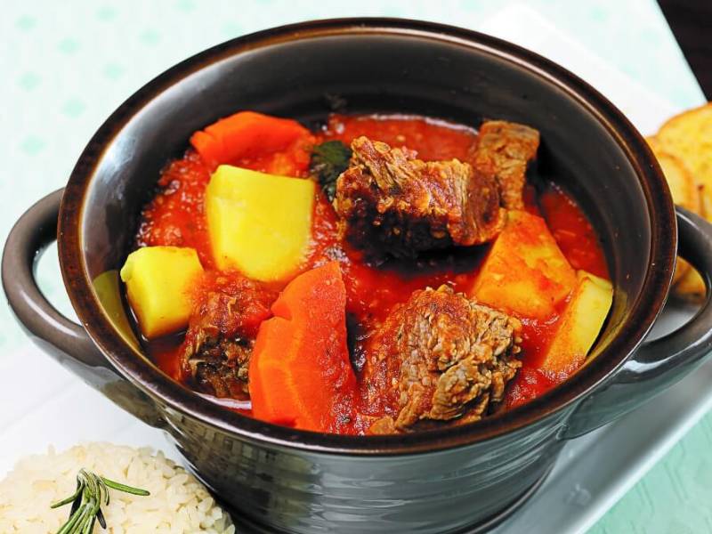 Carne guisada con papas y zanahoria