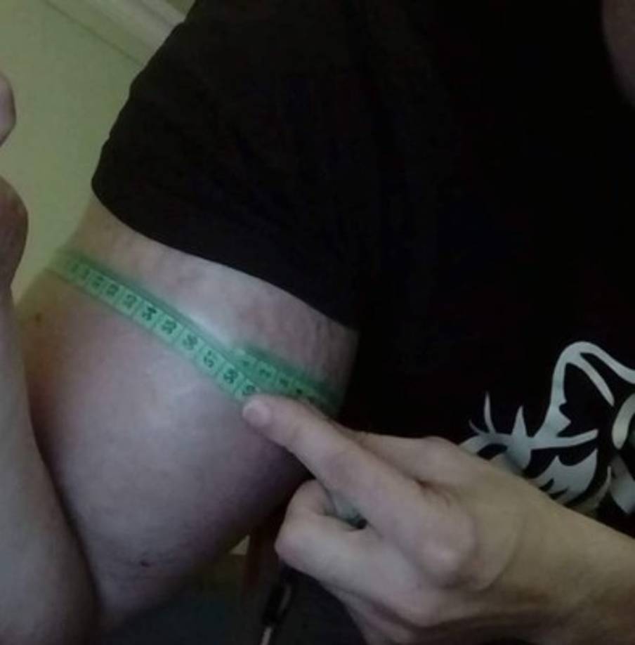 El fisicoculturista presume una circunferencia que alcanza los 60 centímetros.