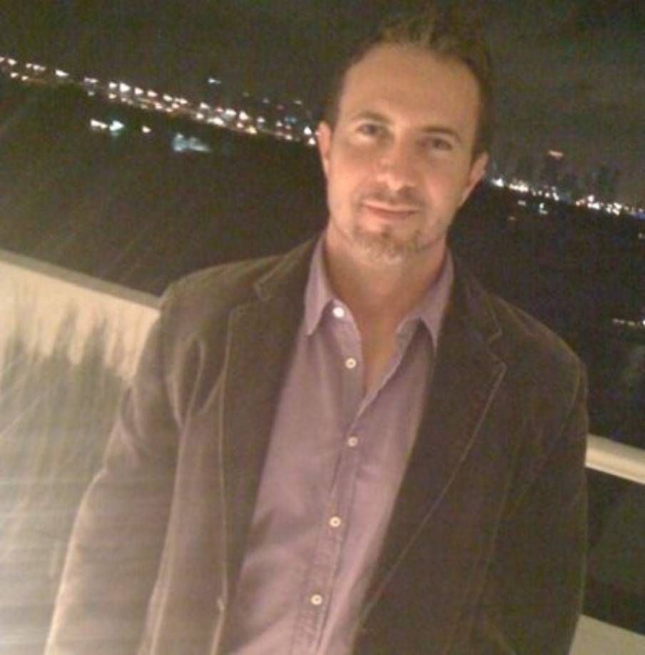 En su vida labora Vicente se dedicada al marketing digital.<br/>