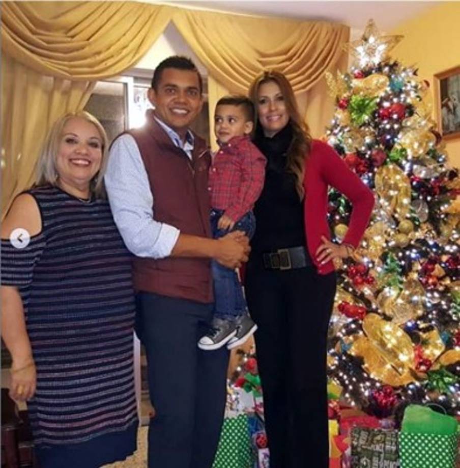 Amado Guevara - El excapitán de la Selección de Honduras y actual seleccionador de Puerto Rico disfrutando en familia con su esposa Lucía Aragón.